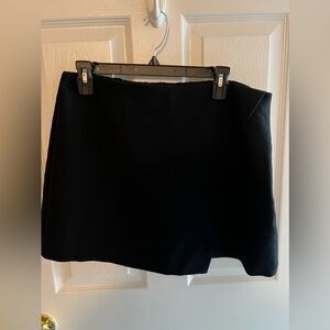 NWOT Abercrombie black mini skirt sz L